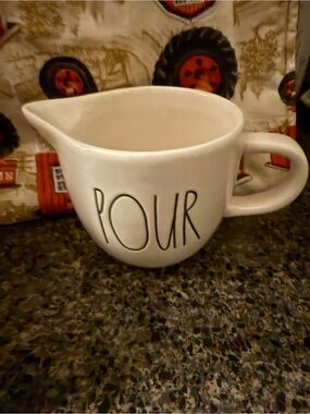 Rea Dunn Pour